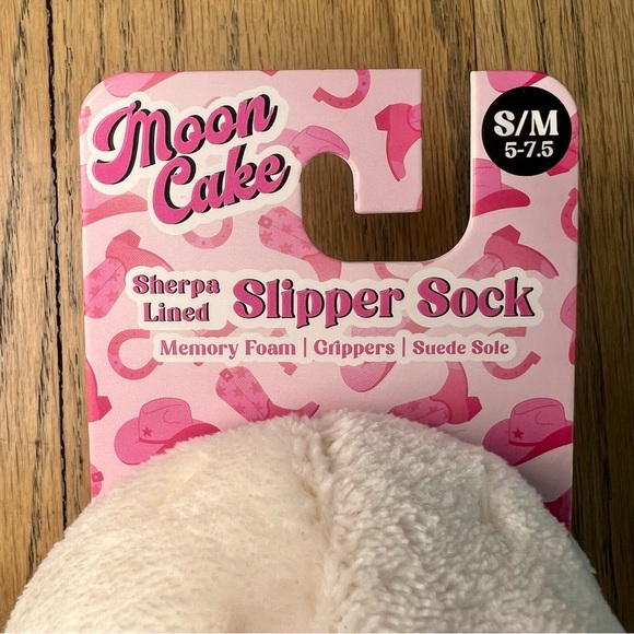 NWT Moon Cake Cowgirl Smiley Face Memory Foam Plush Gripper Slipper Size 5/7.5 - Picture 6 of 6